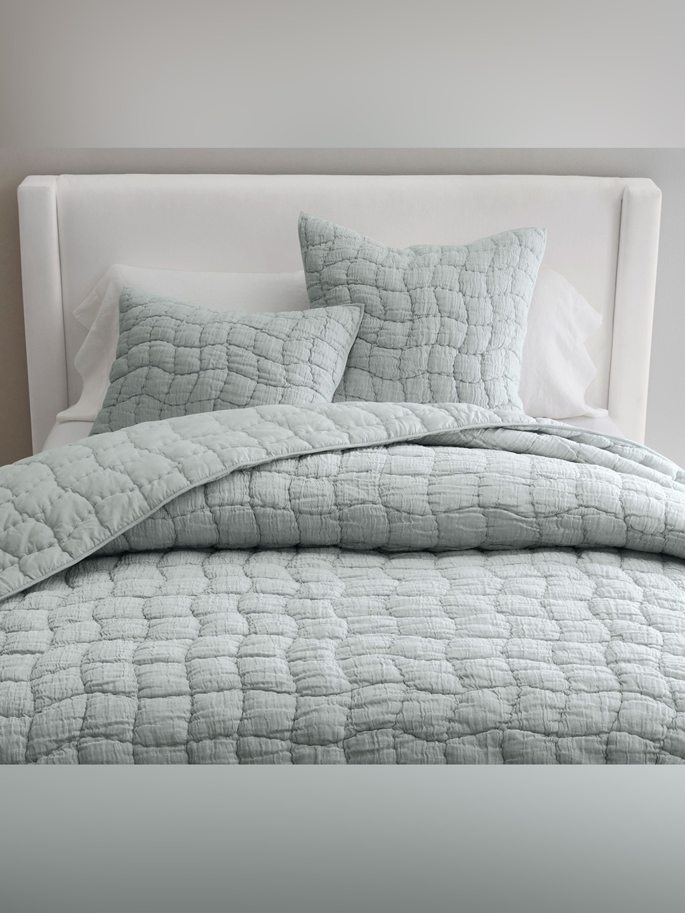 Pottery Barn Cloud Quilt Queen Bedspread with 3 Euro Shams Chambray - Picture 4 of 8